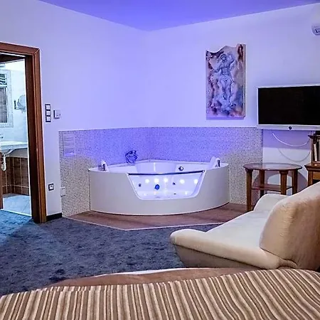 Aphrodite Hotell 4*